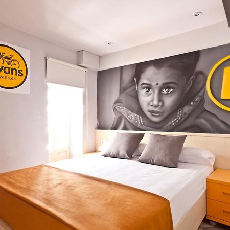 Ryans Budget Ibiza-stad Buitenkant foto