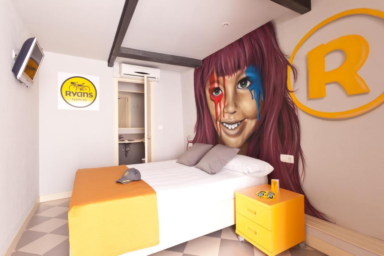 Ryans Budget Ibiza-stad Buitenkant foto